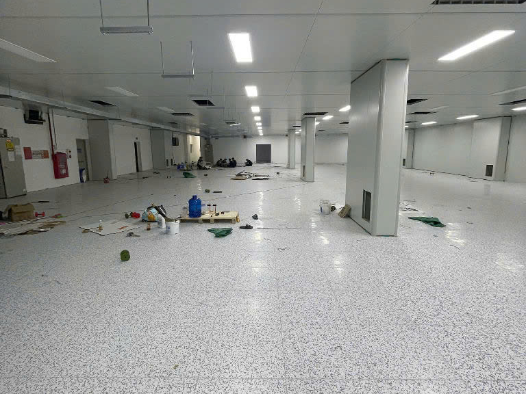 Dịch vụ thi công nhà xưởng phòng sạch chuyên nghiệp 3 Phòng sạch mới thi công sàn chống tĩnh điện