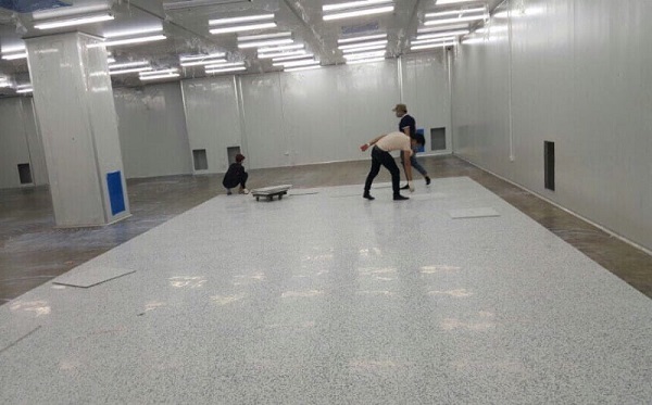 Bảng giá sàn vinyl chống tĩnh điện từng hàng mục 8 Đội ngũ thi công chuyên nghiệp